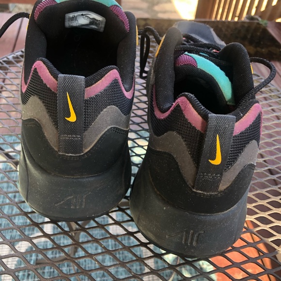 Gently used Nike Air Max 200 - Picture 2 of 5